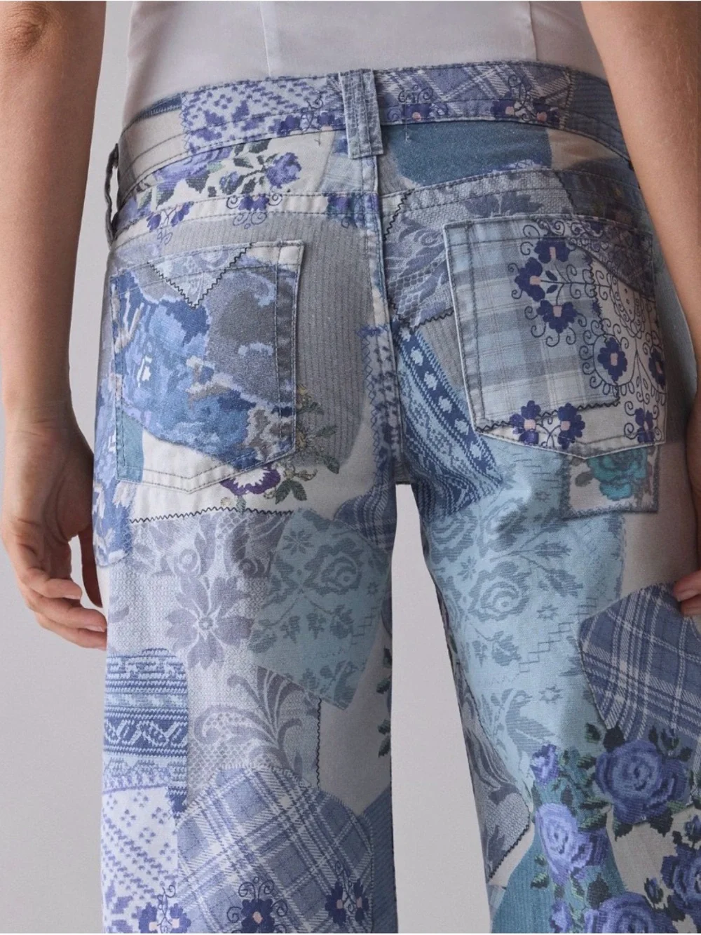 Urban Outfitters loose baggy